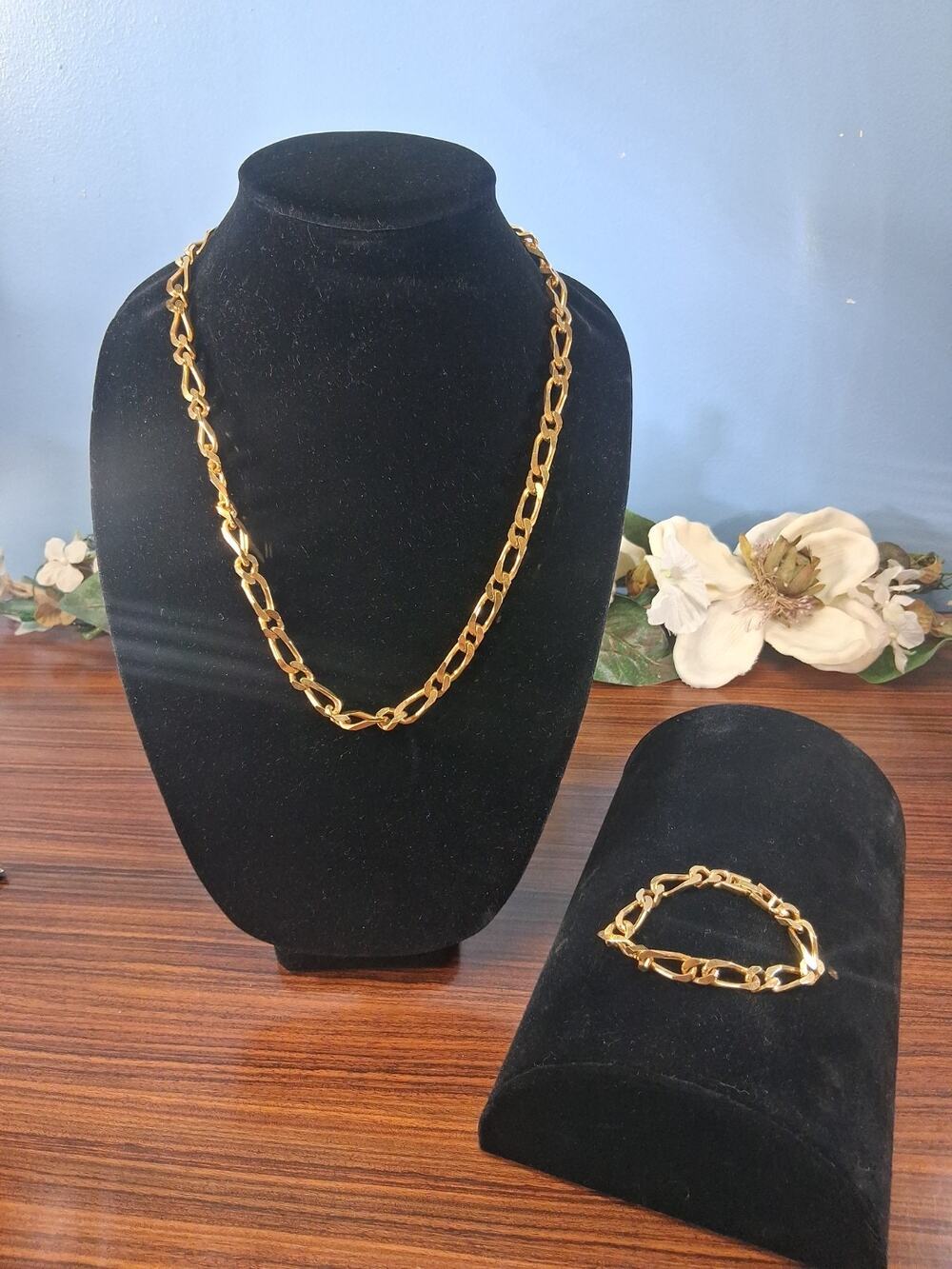 Vintage Monet Goldtone Figaro linked chain necklace & Matching Bracelet Preppy